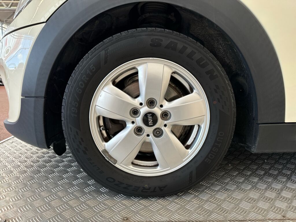 Mini Hatchback 2015 Valkoinen