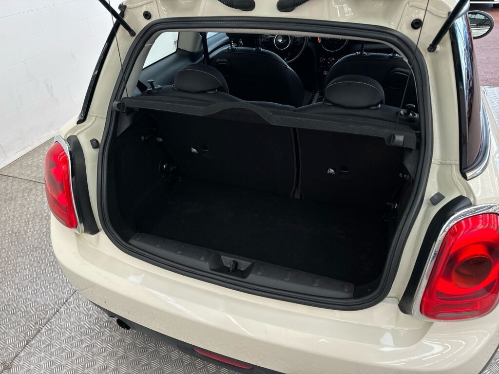 Mini Hatchback 2015 Valkoinen