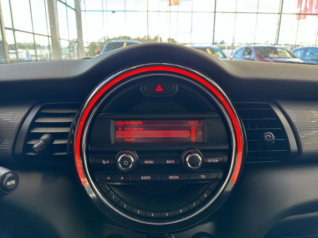 Mini Hatchback 2015 Valkoinen