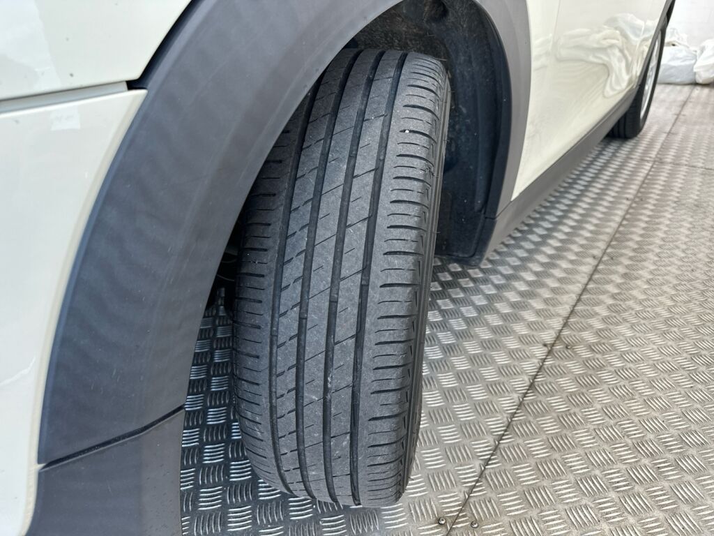 Mini Hatchback 2015 Valkoinen