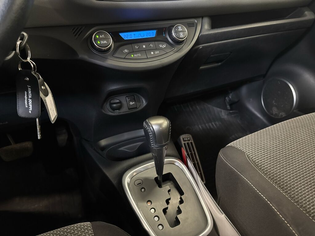 Toyota Yaris 2014 Punainen