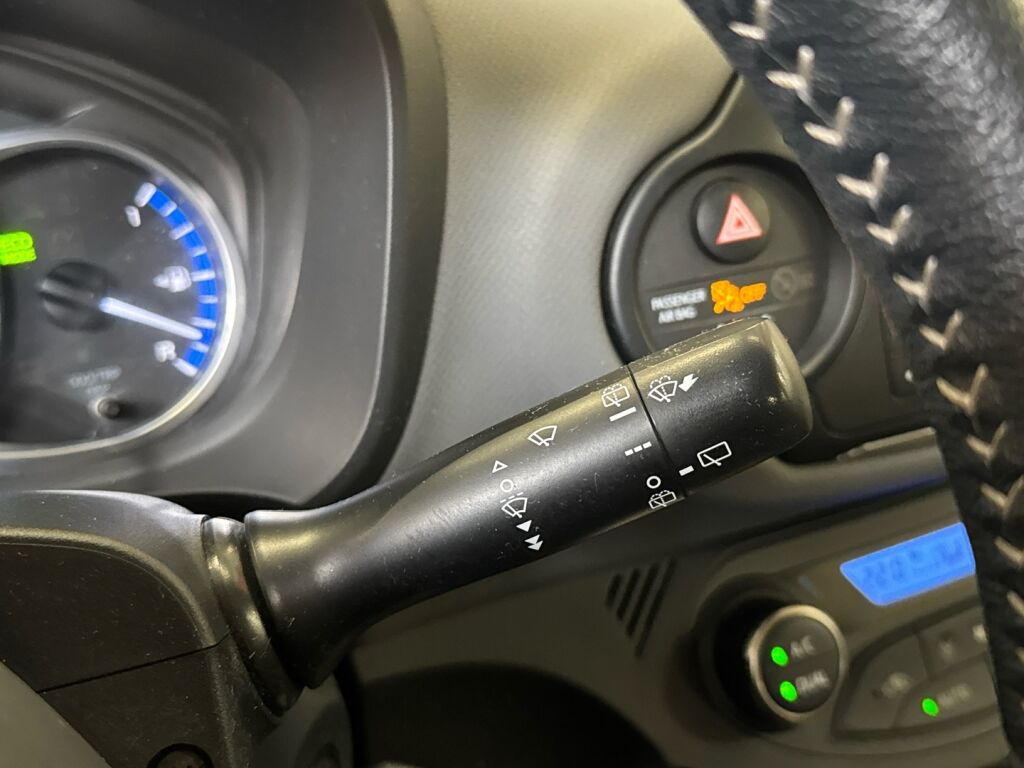 Toyota Yaris 2014 Punainen