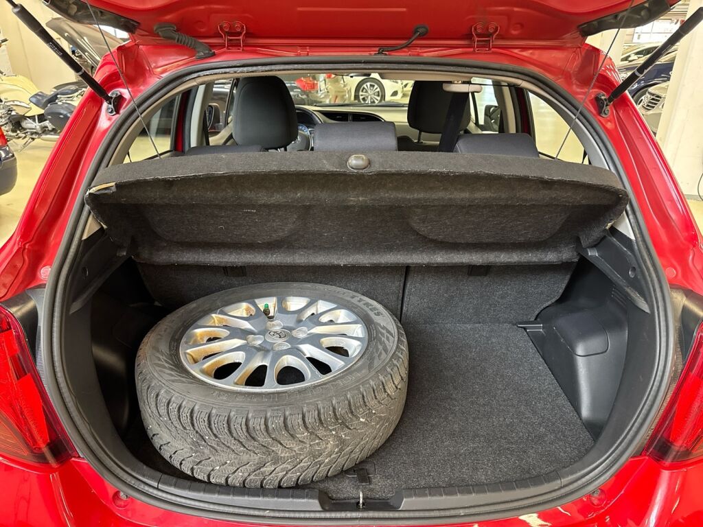 Toyota Yaris 2014 Punainen