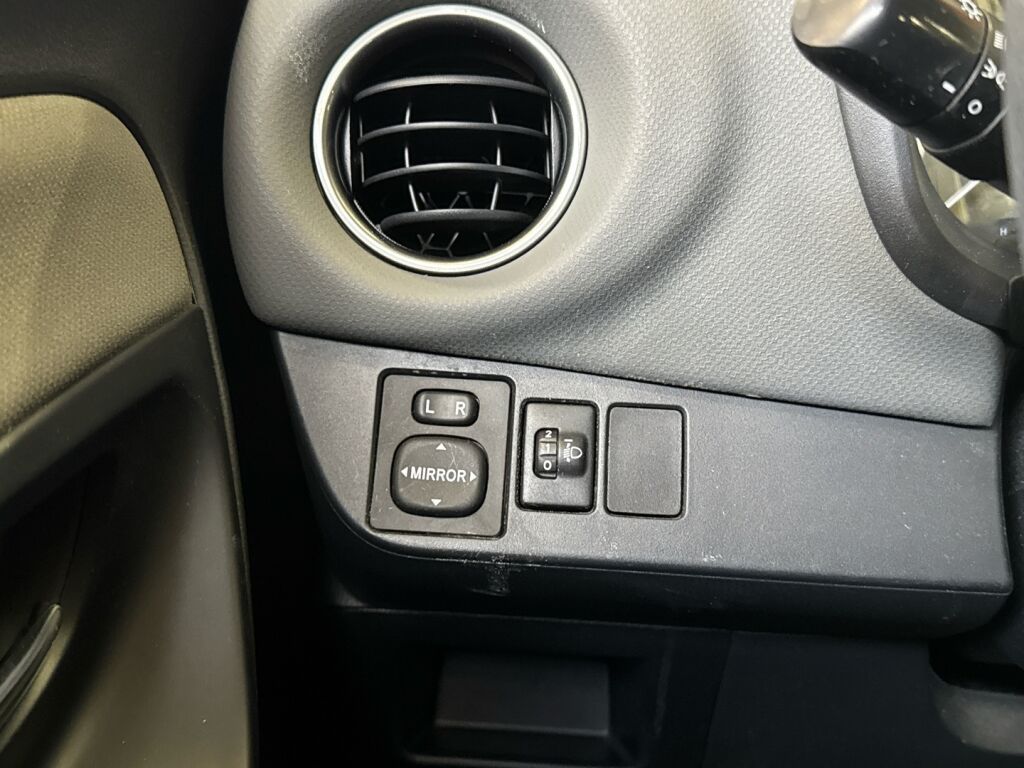 Toyota Yaris 2014 Punainen