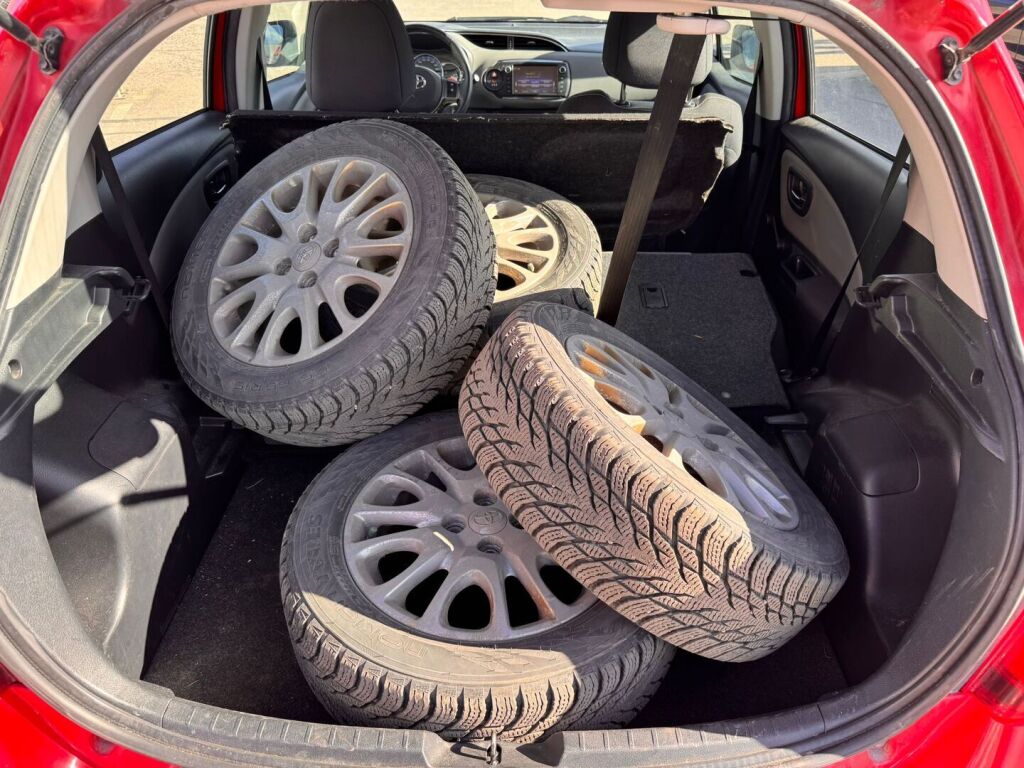 Toyota Yaris 2014 Punainen