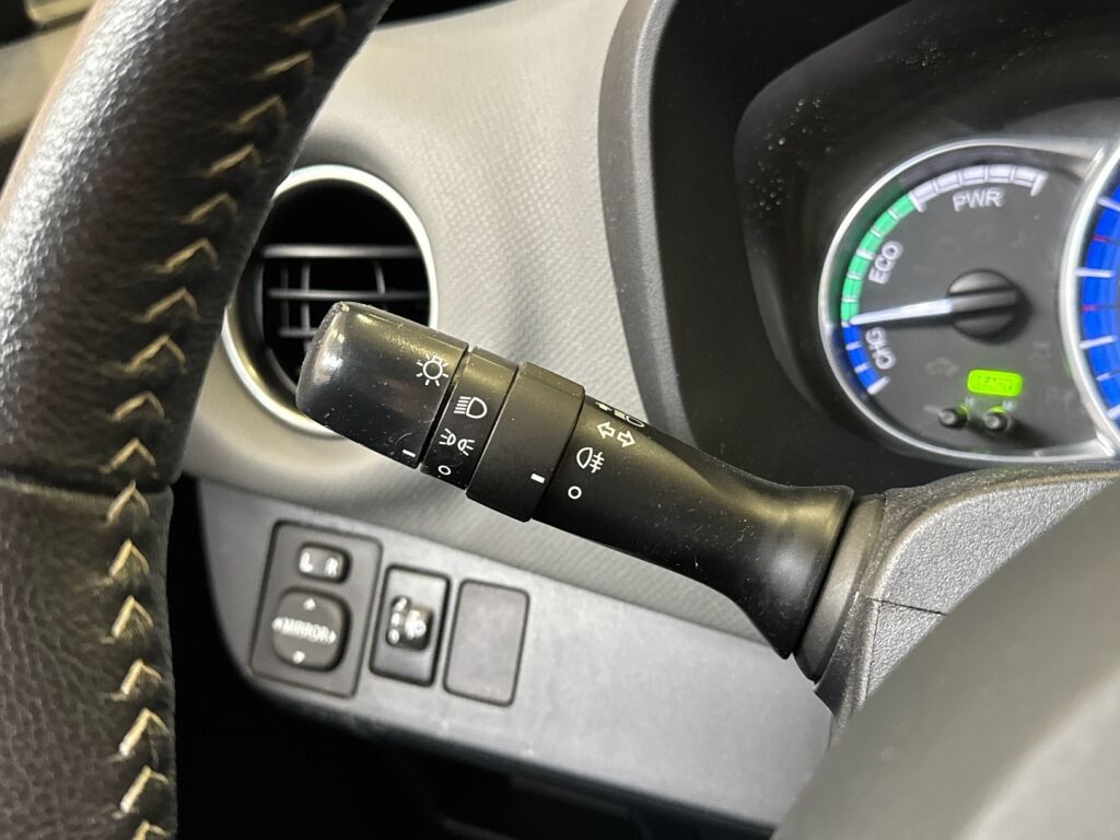 Toyota Yaris 2014 Punainen