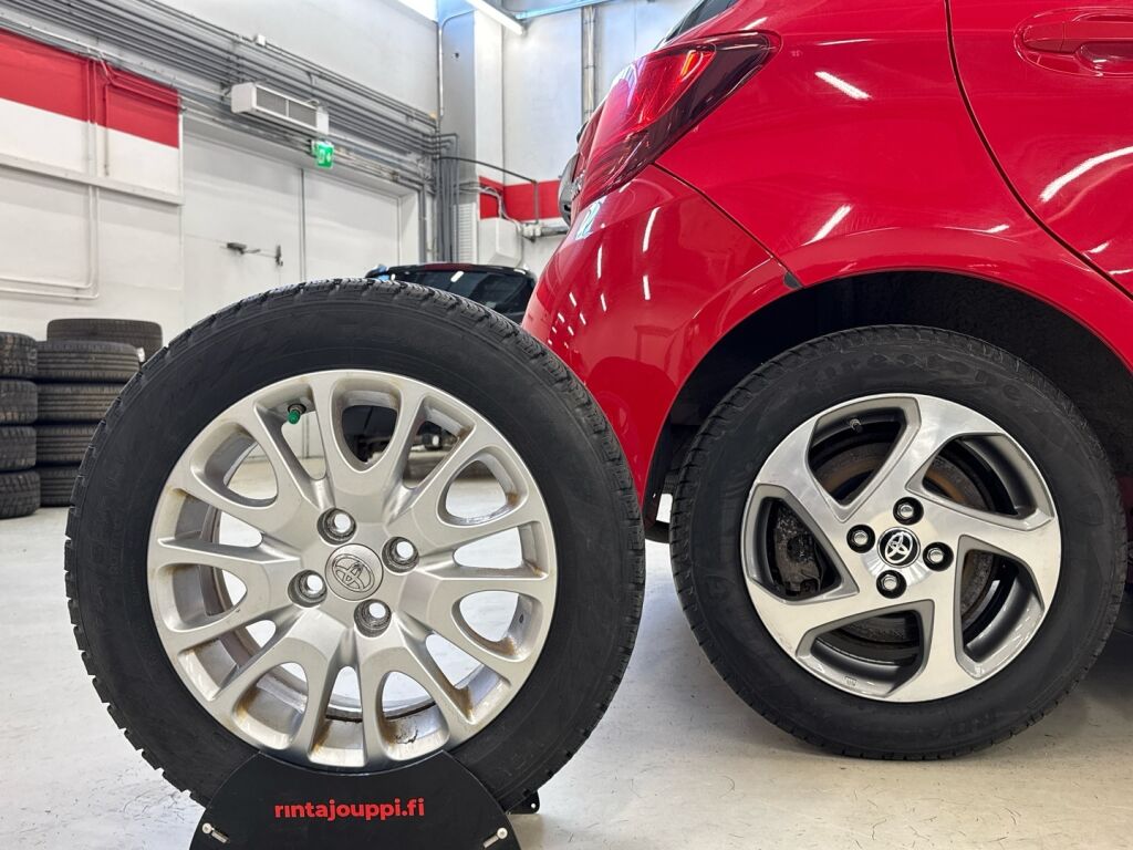 Toyota Yaris 2014 Punainen