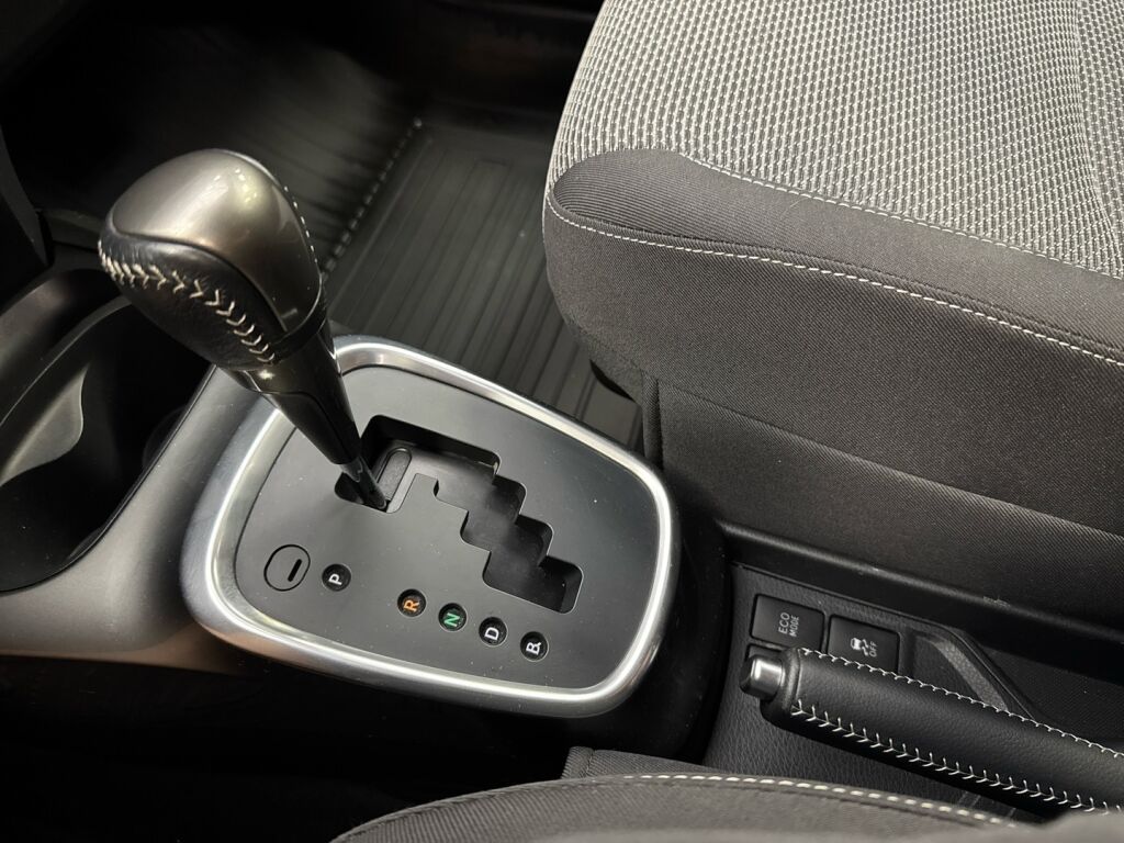 Toyota Yaris 2014 Ruskea (beige)