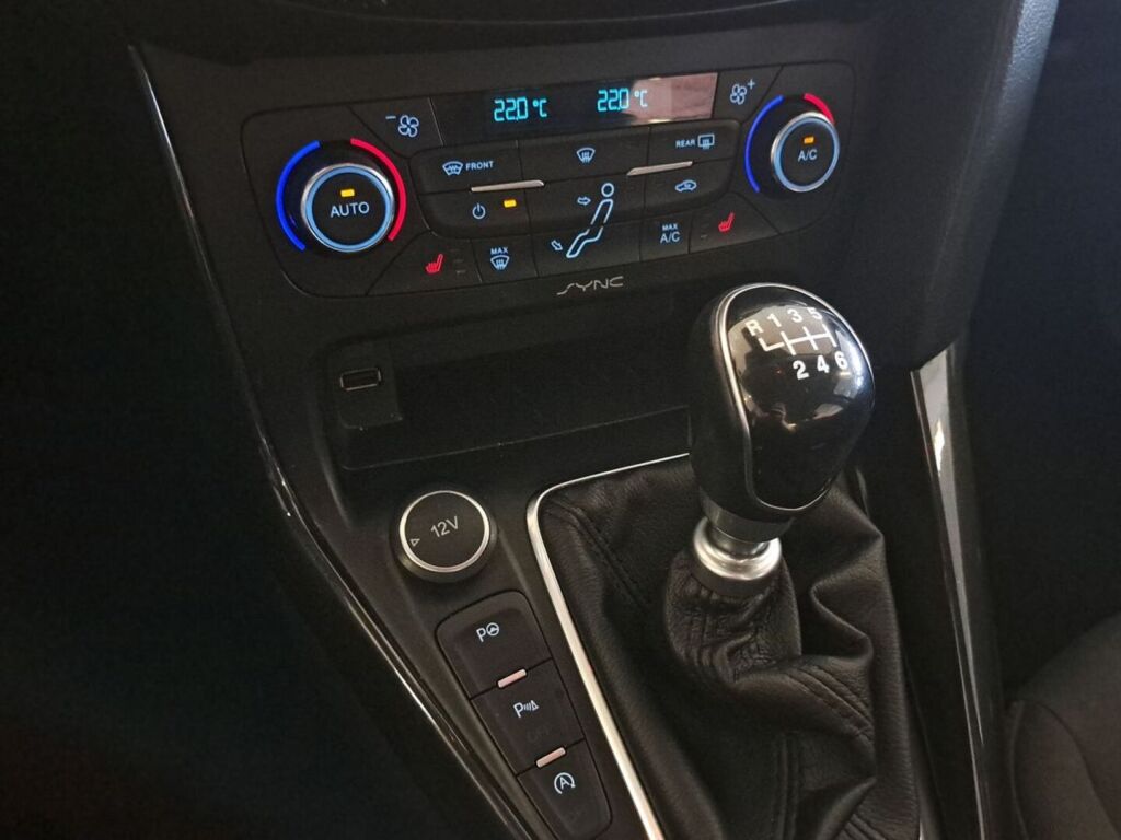 Ford Focus 2015 Sininen