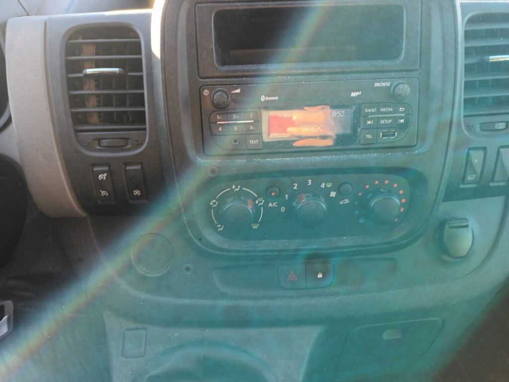 Renault Trafic 2015 Vihreä