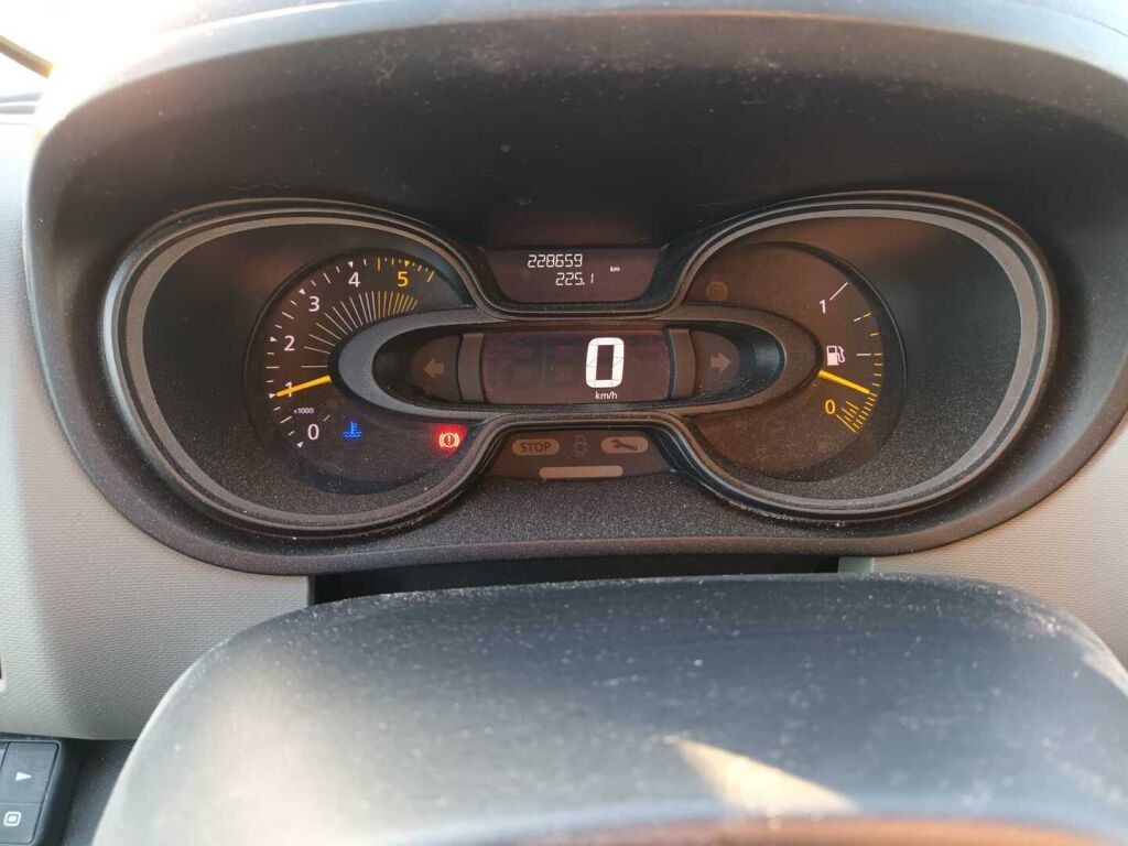 Renault Trafic 2015 Vihreä