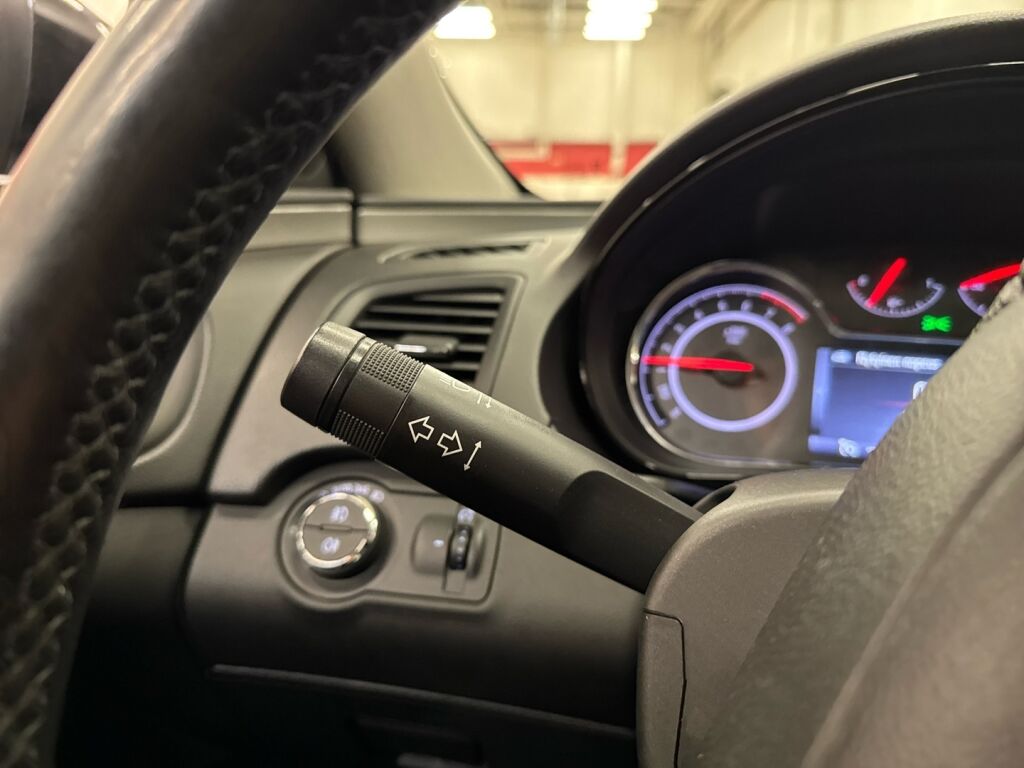 Opel Insignia 2015 Musta