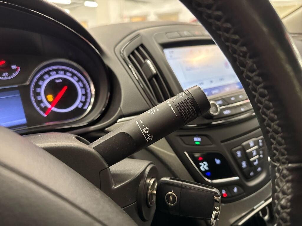 Opel Insignia 2015 Musta