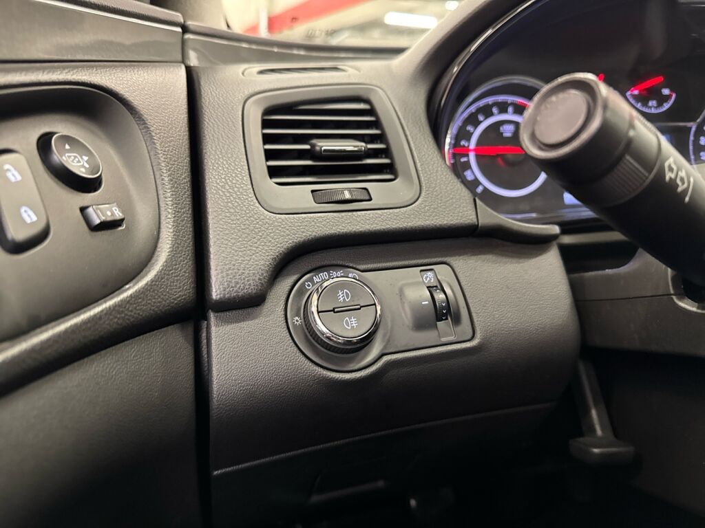 Opel Insignia 2015 Musta