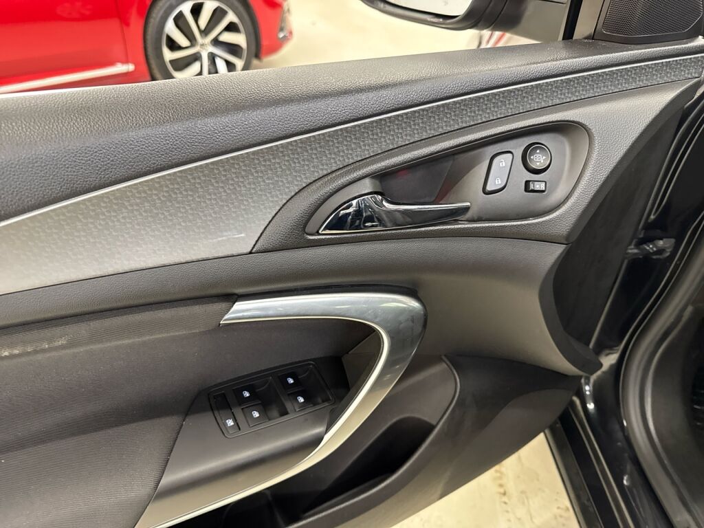 Opel Insignia 2015 Musta