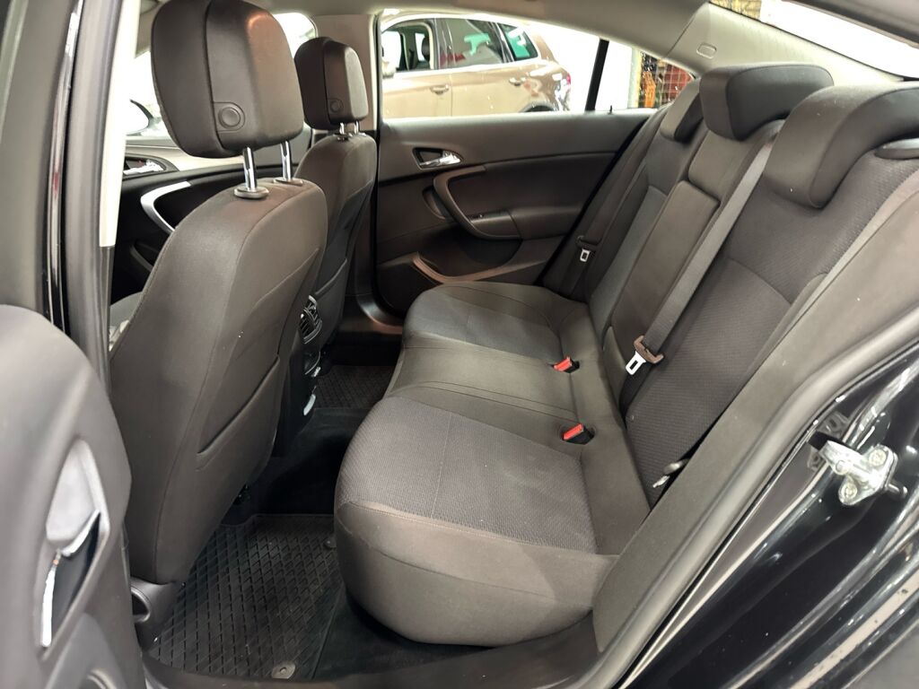 Opel Insignia 2015 Musta