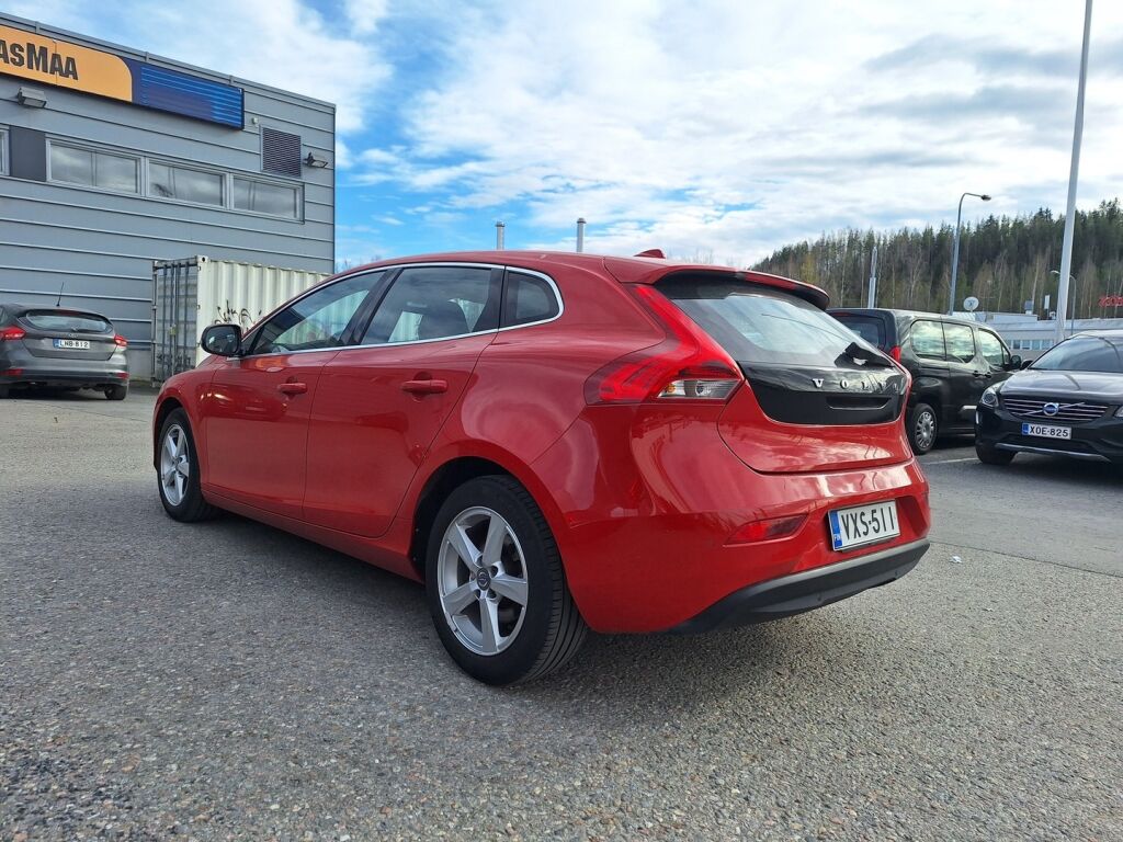Volvo V40 2015 Punainen