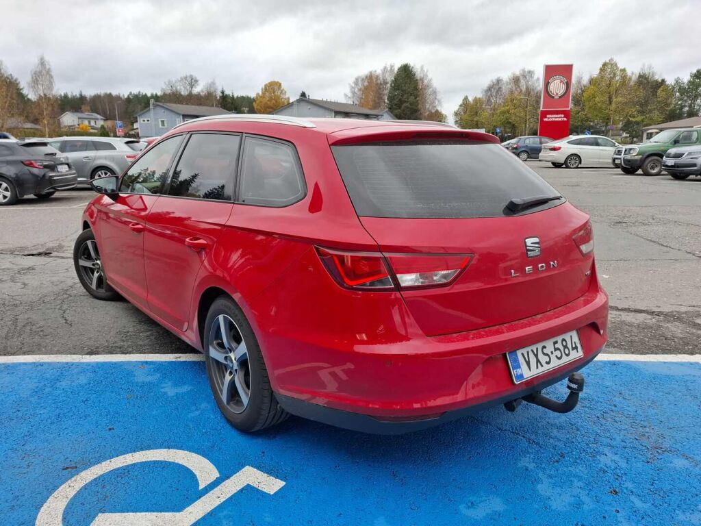 Seat Leon ST 2015 Punainen