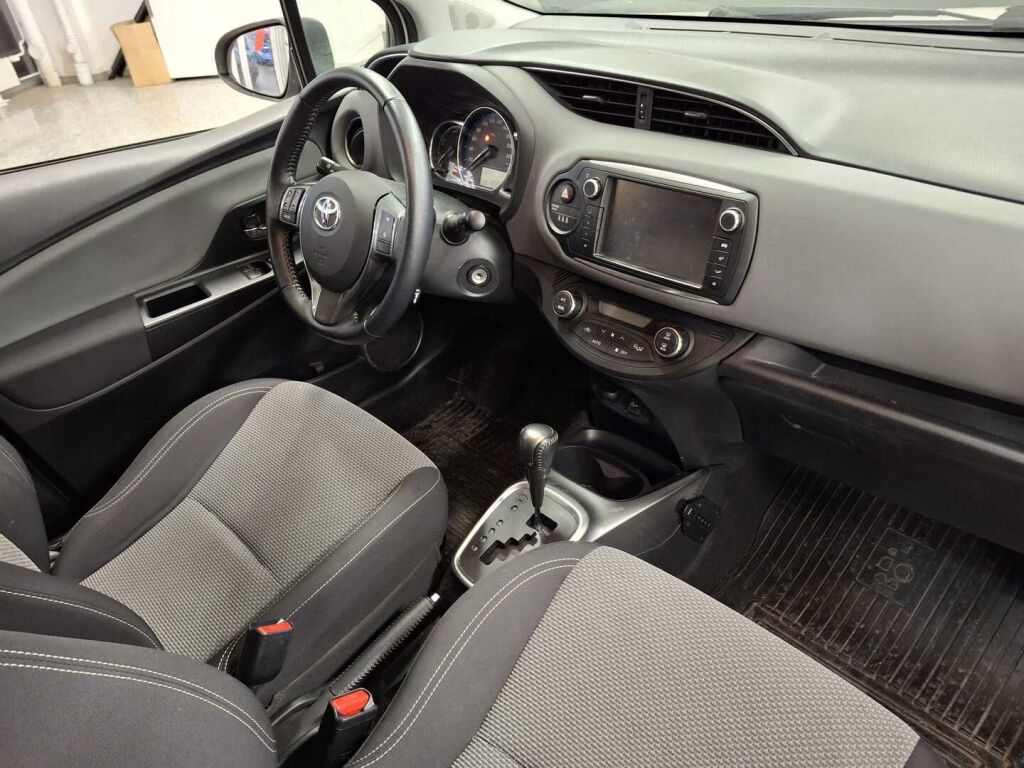 Toyota Yaris 2015 Valkoinen