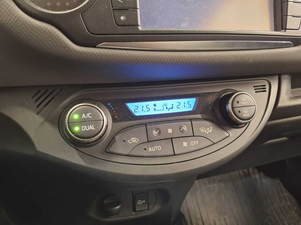 Toyota Yaris 2015 Valkoinen