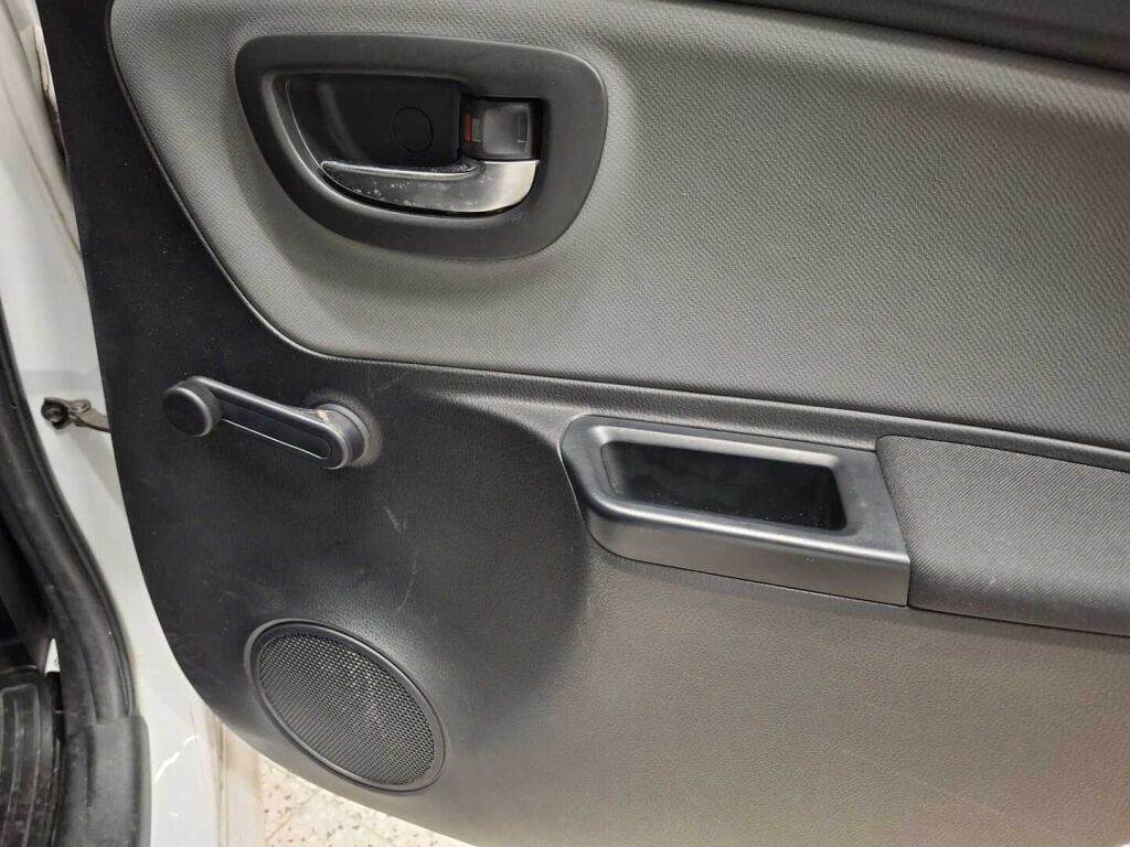 Toyota Yaris 2015 Valkoinen