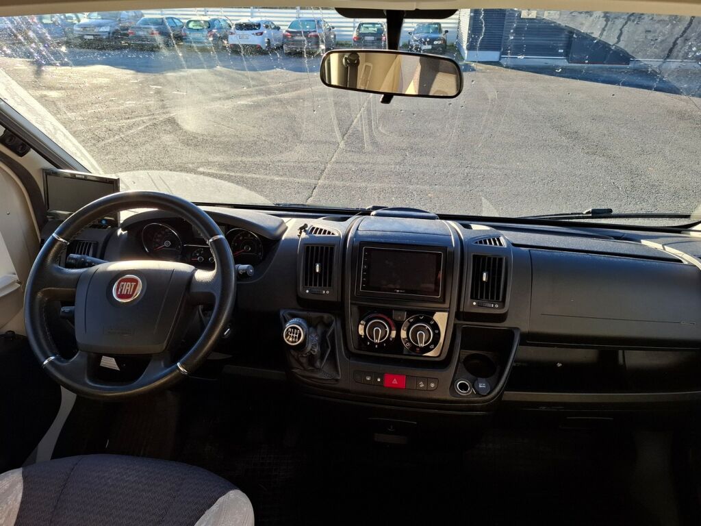 Adria Matrix Axess M 670SL 2015 Valkoinen