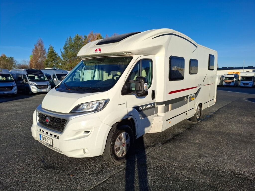 Adria Matrix Axess M 670SL 2015 Valkoinen