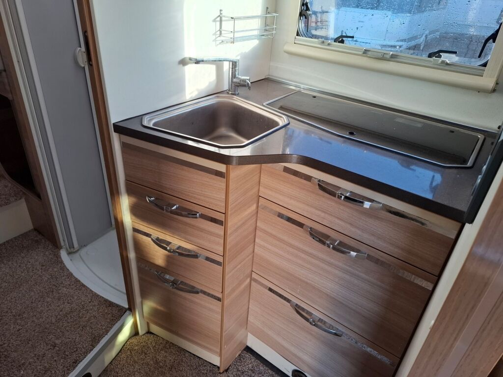 Adria Matrix Axess M 670SL 2015 Valkoinen