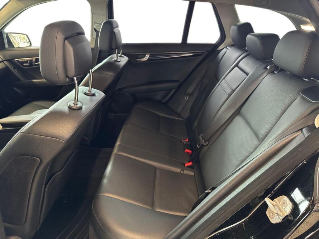 Mercedes-Benz C 2009 Musta