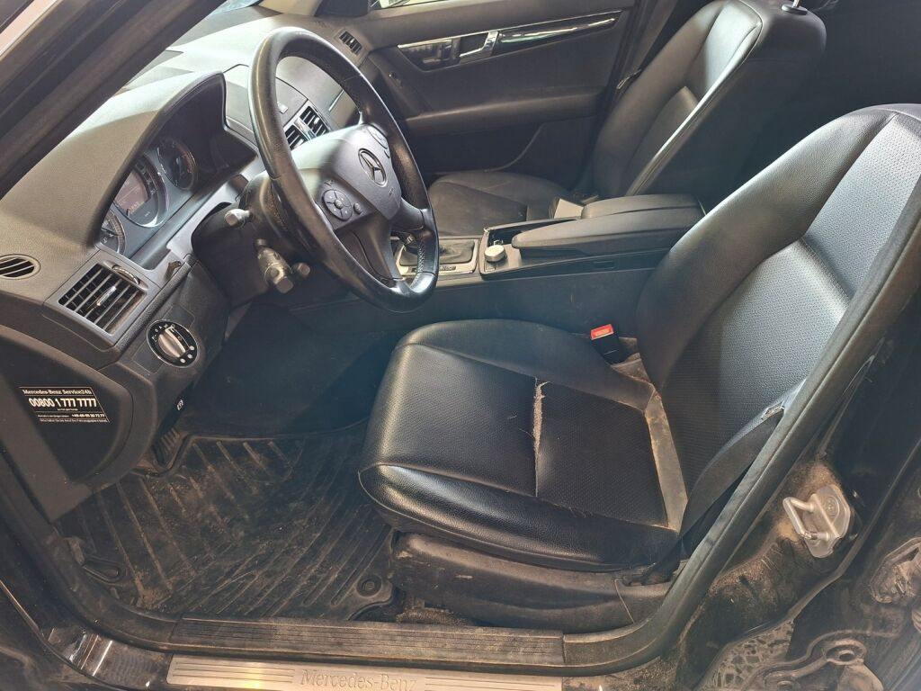 Mercedes-Benz C 2009 Musta