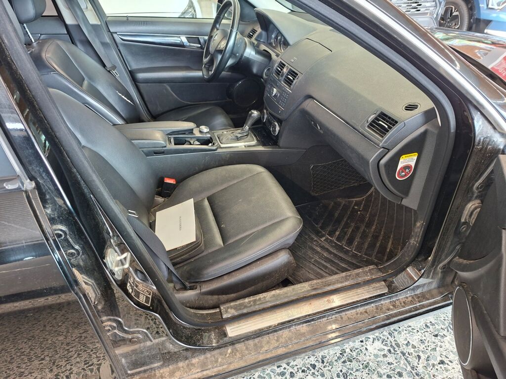 Mercedes-Benz C 2009 Musta