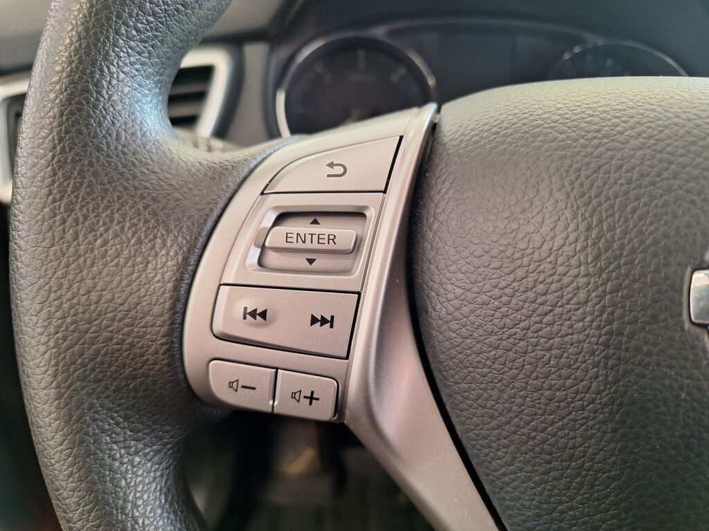 Nissan Qashqai 2015 Punainen