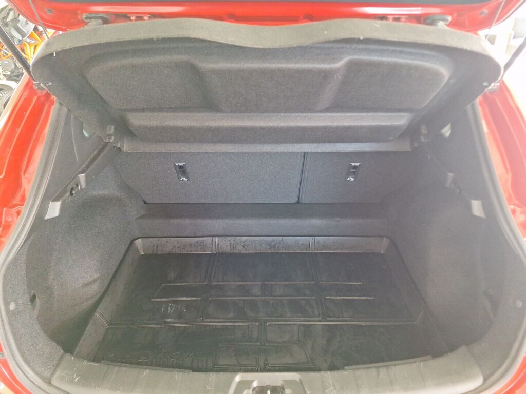 Nissan Qashqai 2015 Punainen