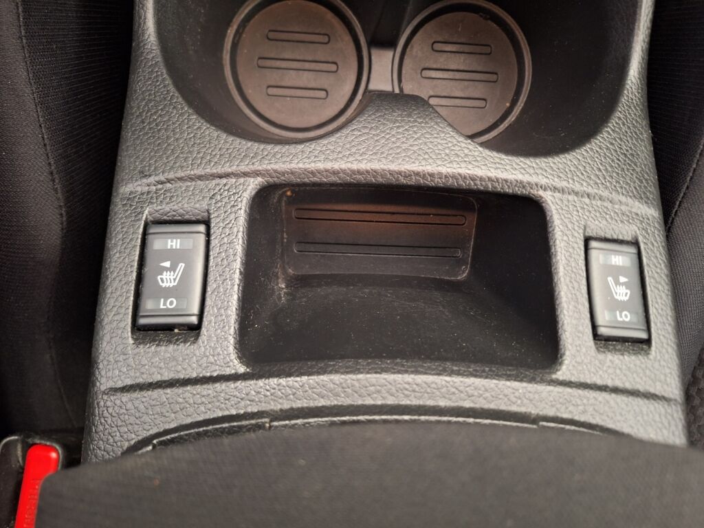 Nissan Qashqai 2015 Punainen