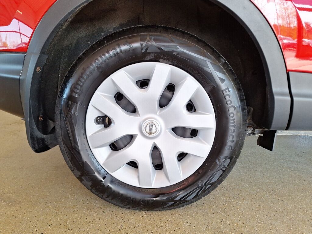 Nissan Qashqai 2015 Punainen