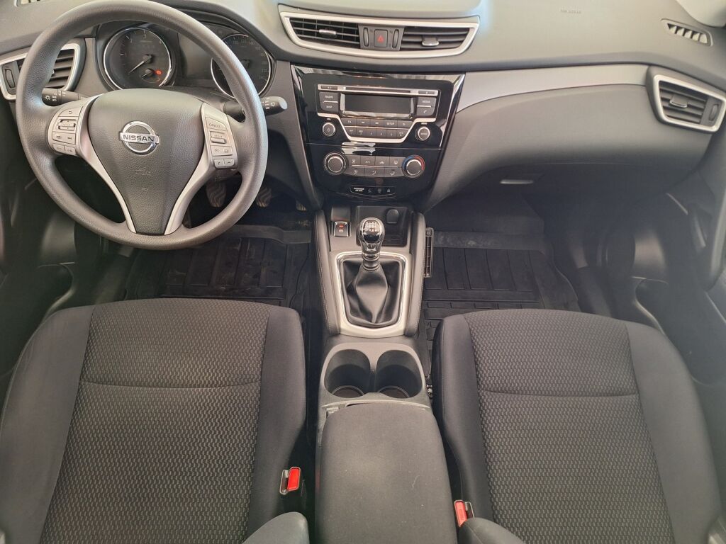 Nissan Qashqai 2015 Punainen