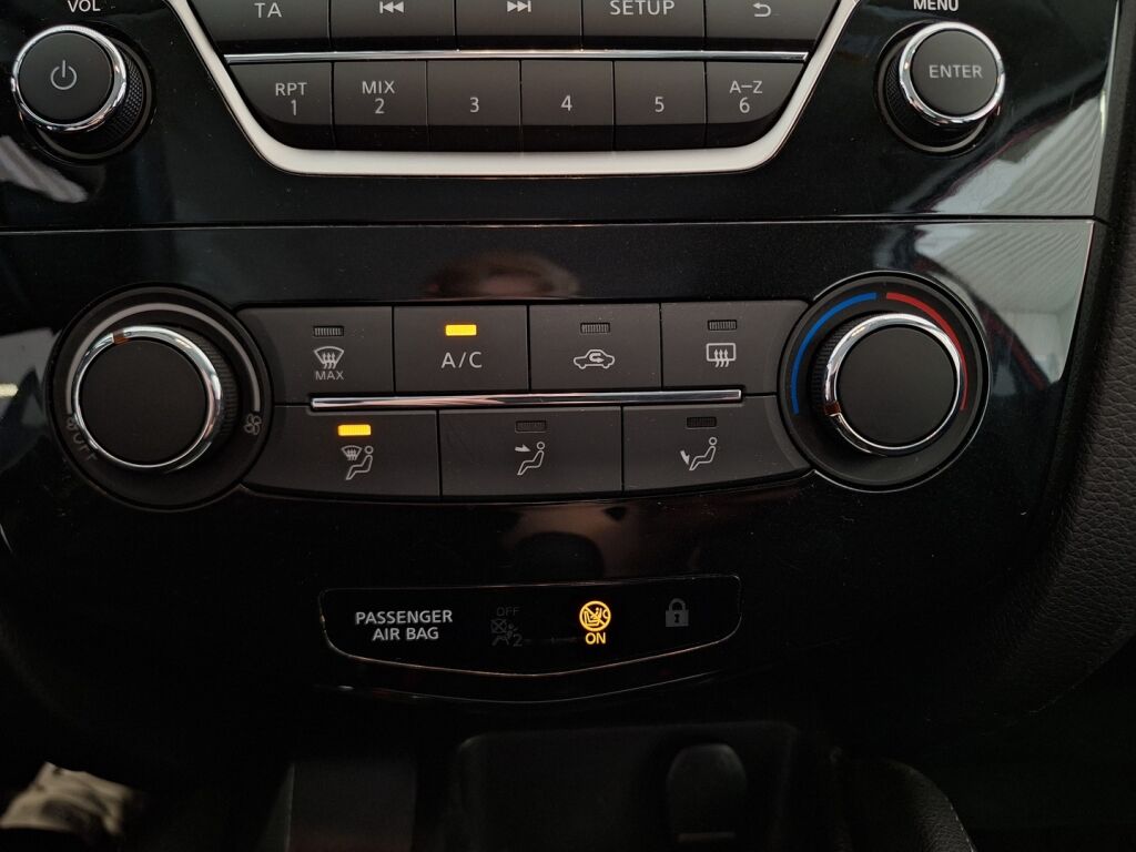 Nissan Qashqai 2015 Punainen