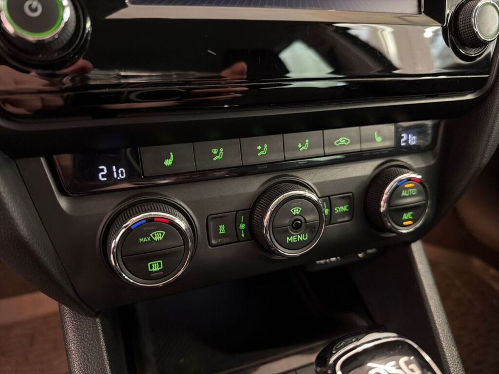 Skoda Octavia 2016 Musta