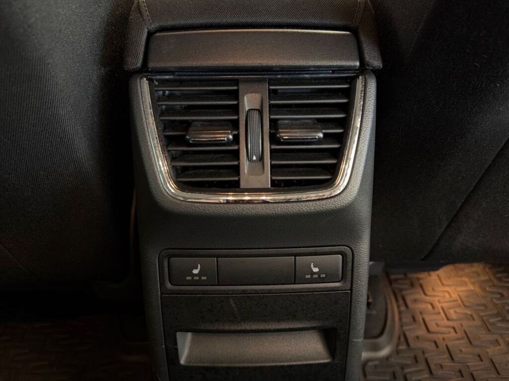 Skoda Octavia 2016 Musta