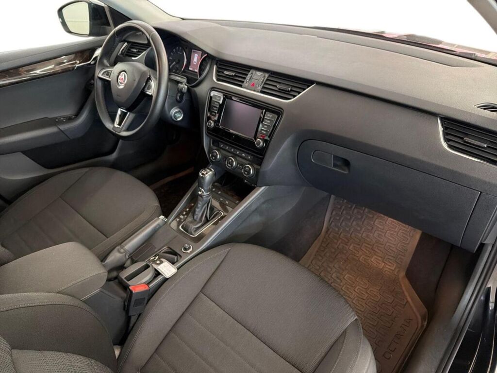 Skoda Octavia 2016 Musta