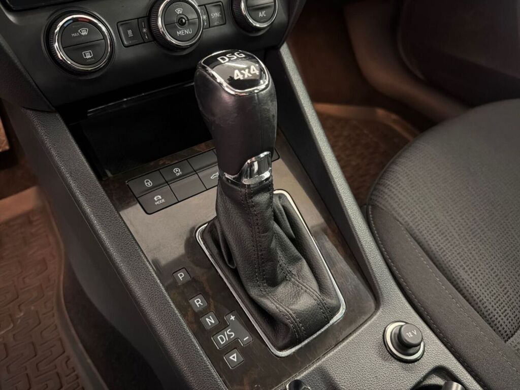 Skoda Octavia 2016 Musta