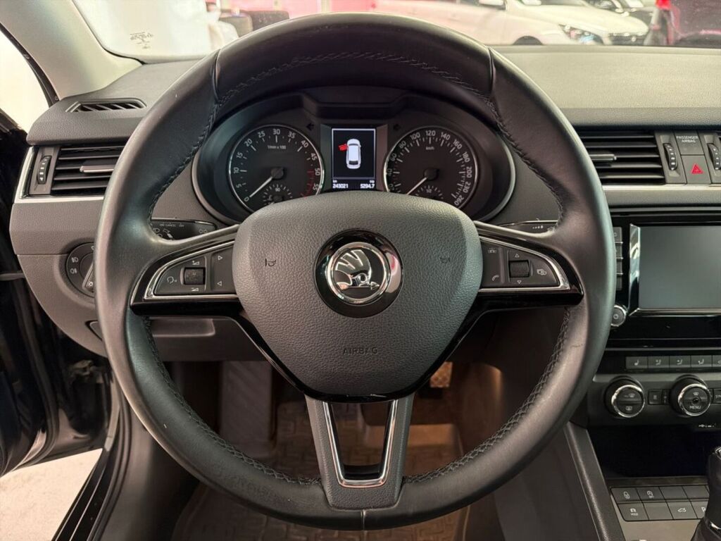 Skoda Octavia 2016 Musta