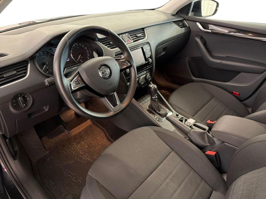 Skoda Octavia 2016 Musta