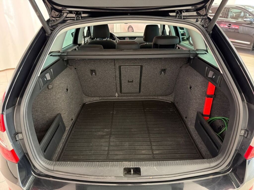 Skoda Octavia 2016 Musta