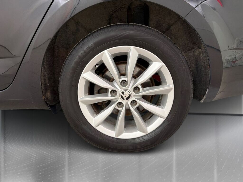 Skoda Octavia 2016 Musta
