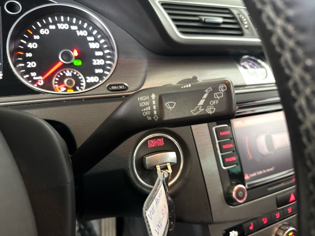 Volkswagen Passat 2012 Valkoinen