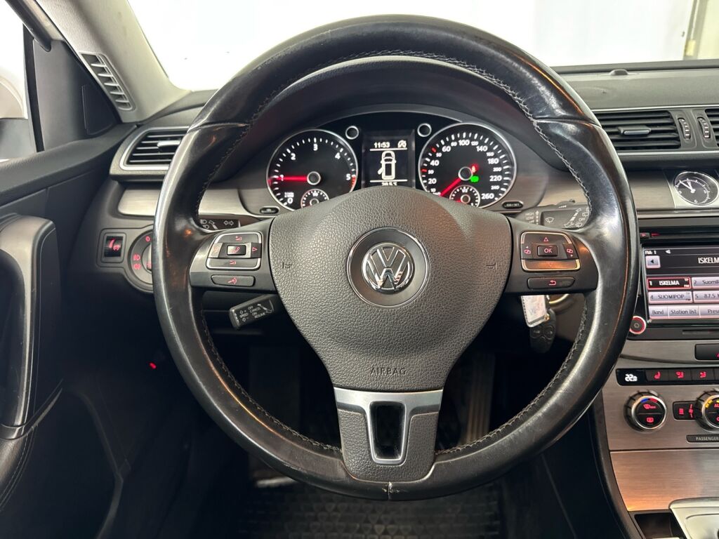 Volkswagen Passat 2012 Valkoinen