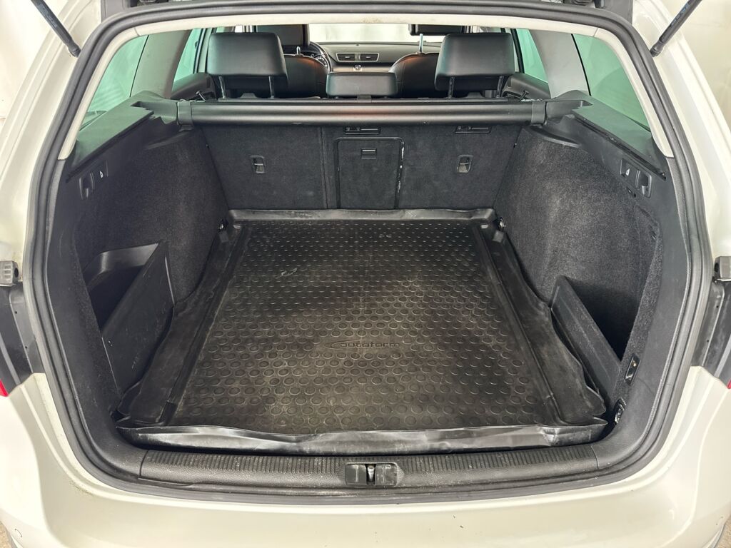 Volkswagen Passat 2012 Valkoinen