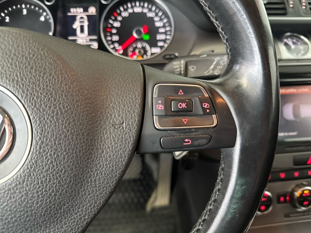 Volkswagen Passat 2012 Valkoinen