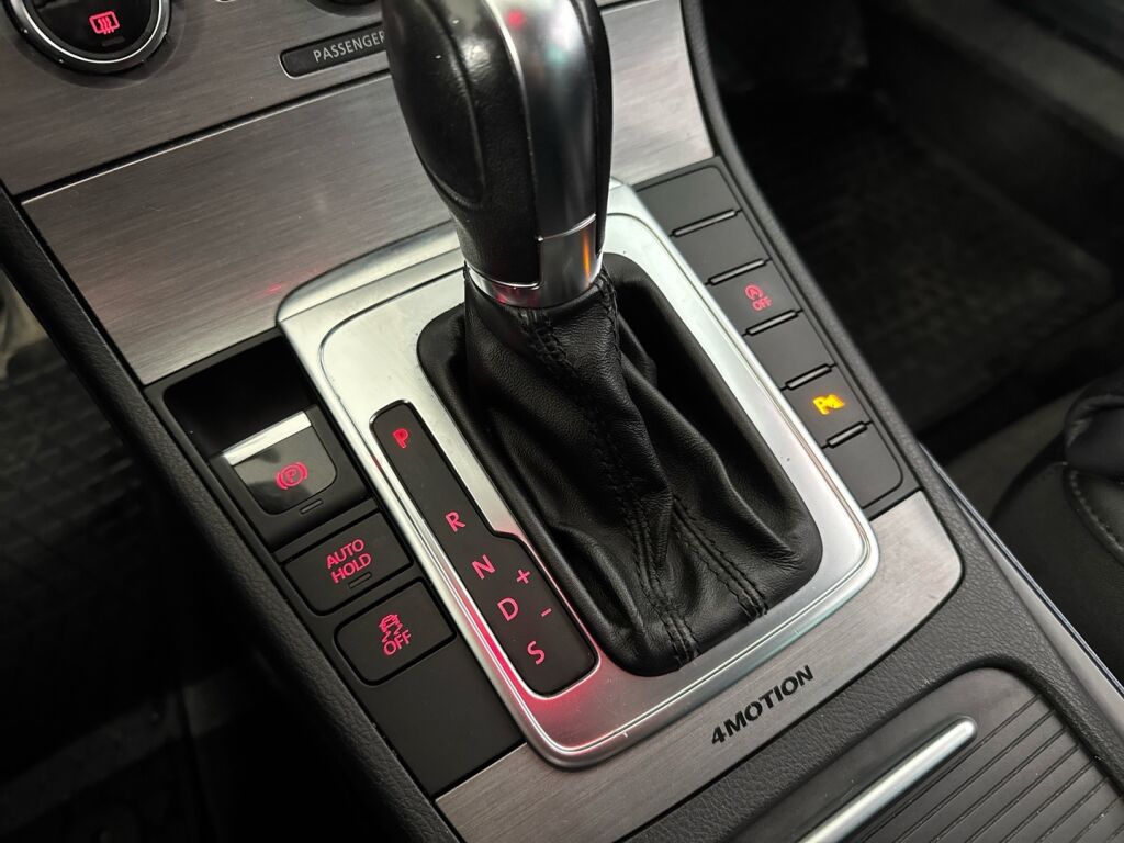 Volkswagen Passat 2012 Valkoinen